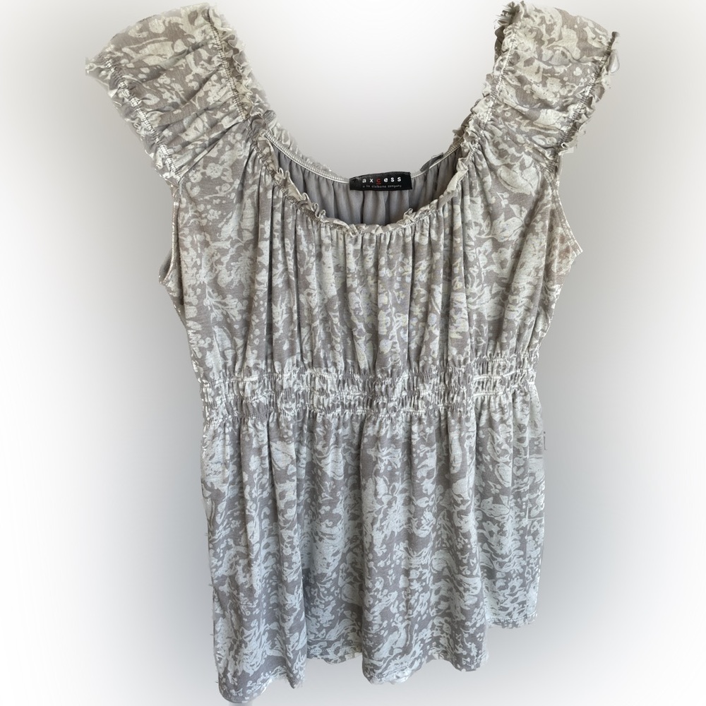 Axcess Women’s Grey top Size Medium